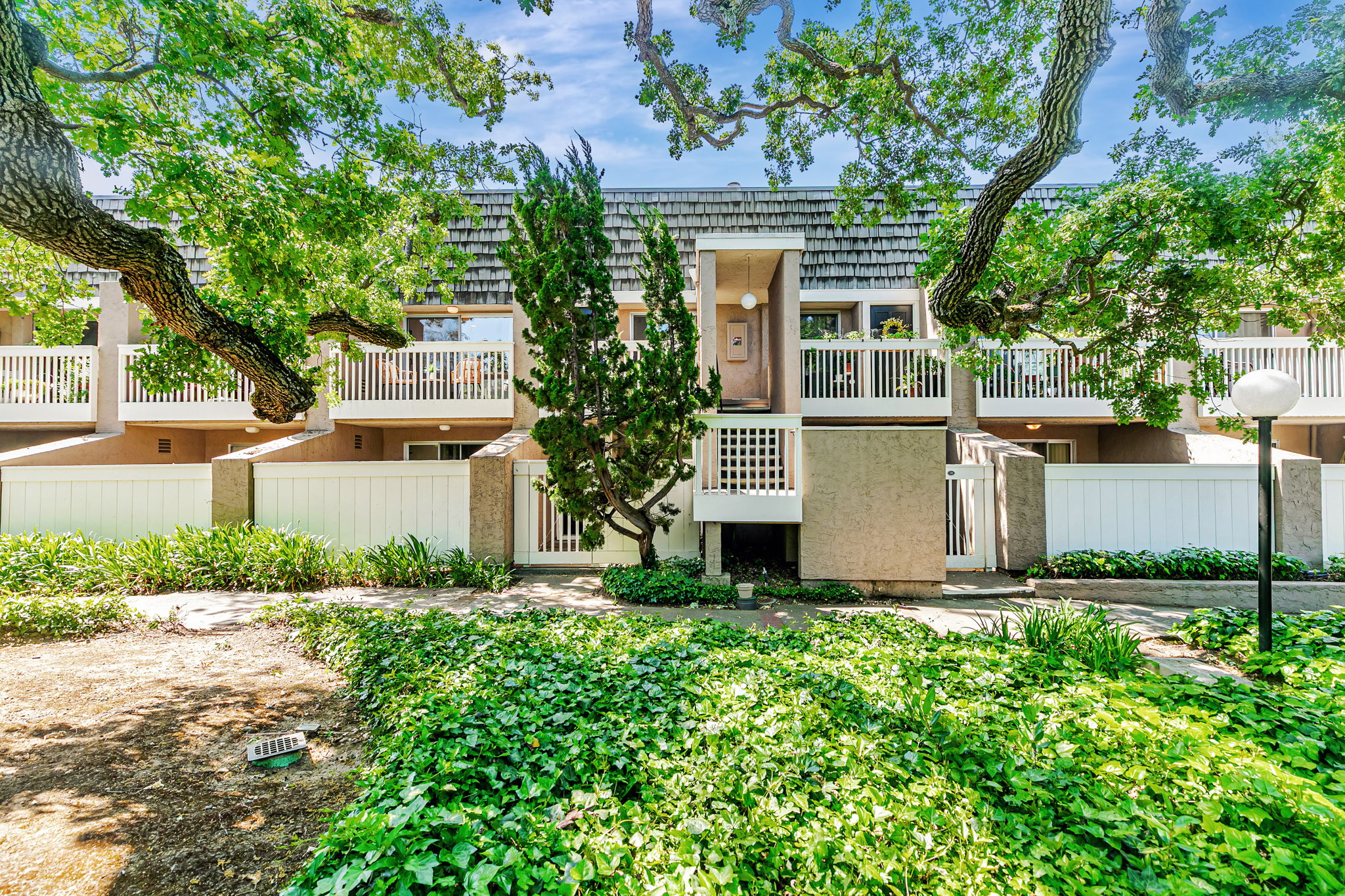 001_ 675 Sharon Park Dr 231
