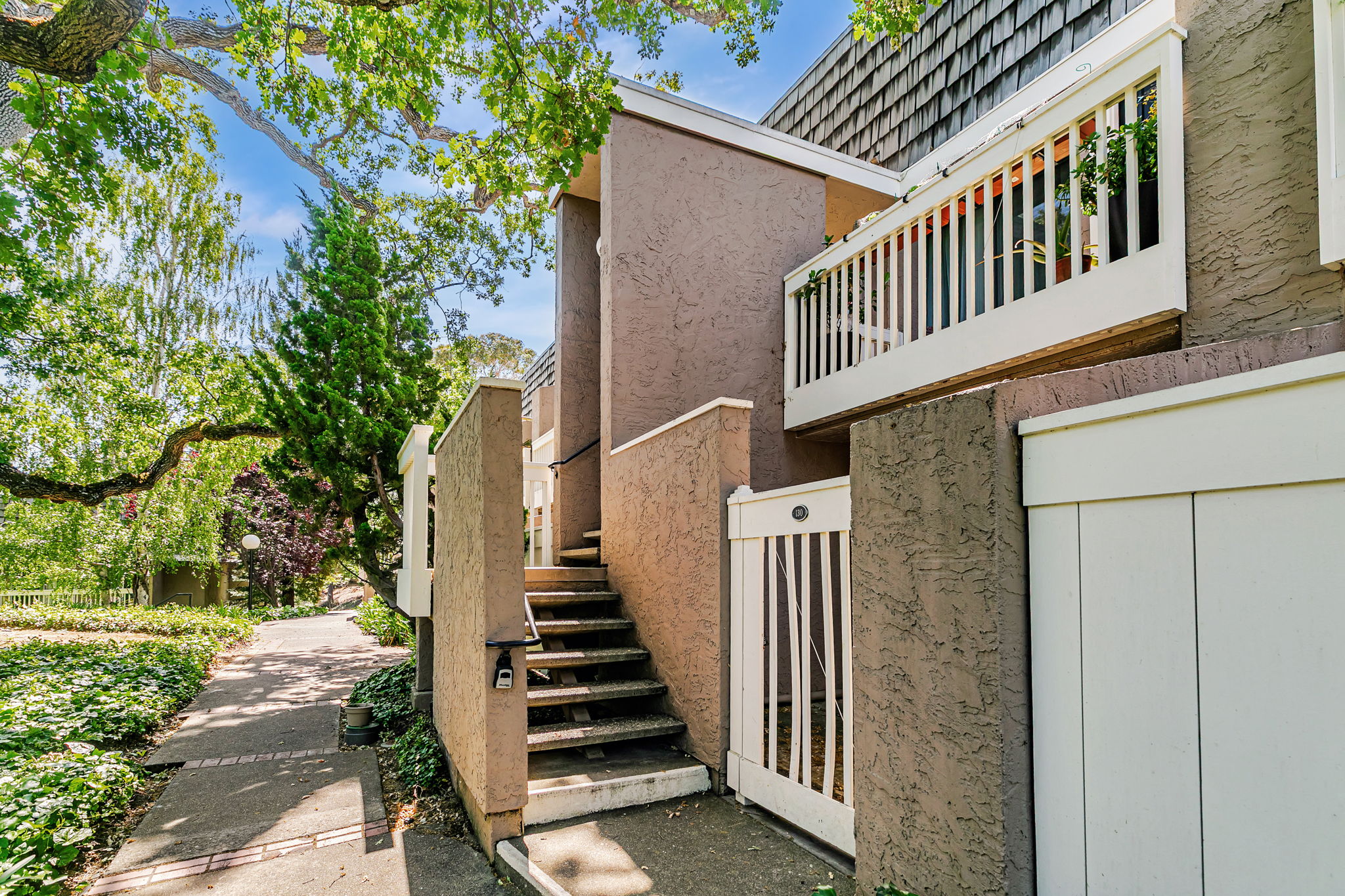 004_ 675 Sharon Park Dr 231