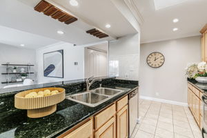016_ 675 Sharon Park Dr 231