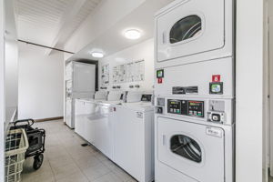 041_ 675 Sharon Park Dr 231