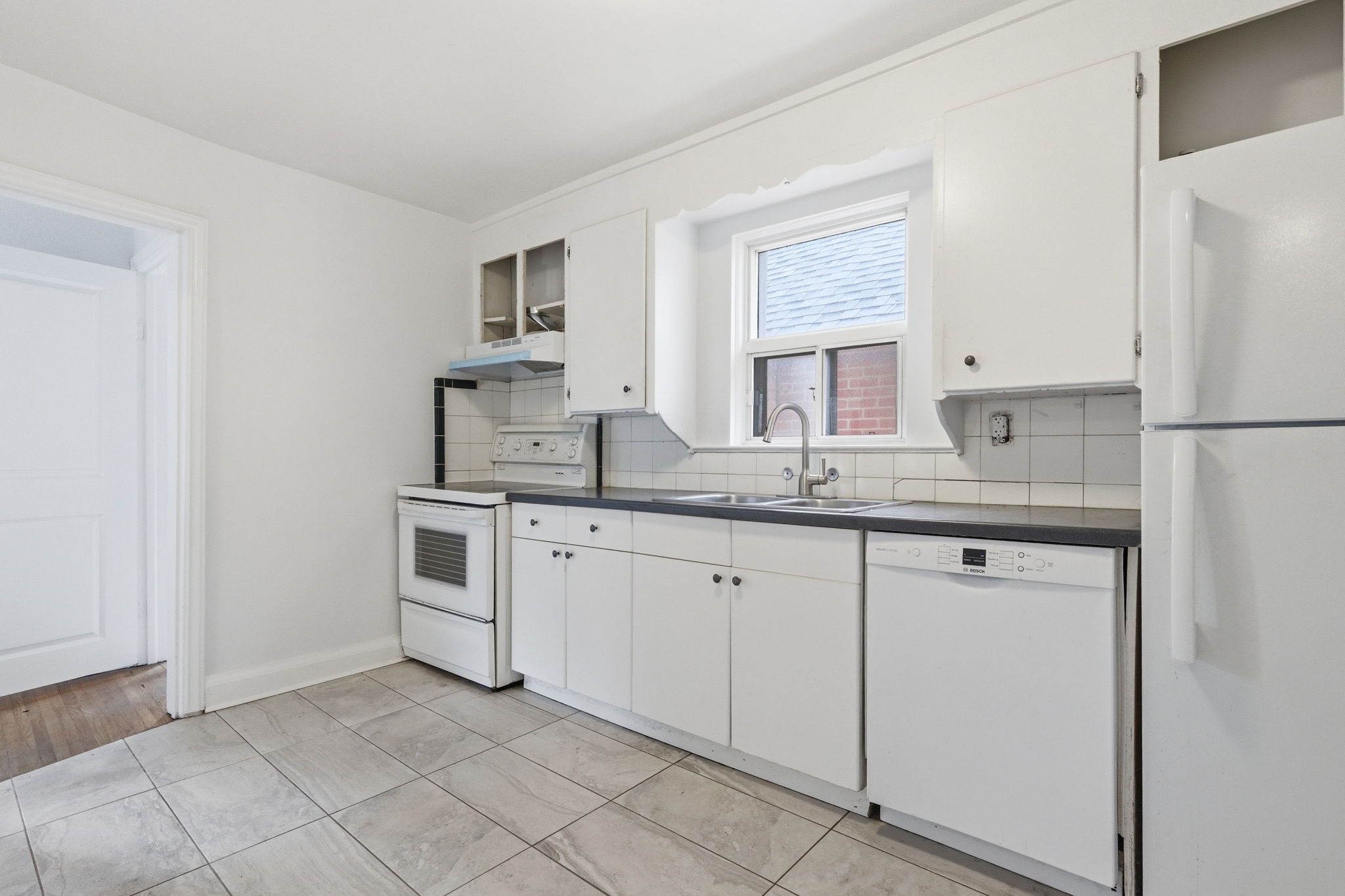 Property in Toronto — delivered property photograph 4