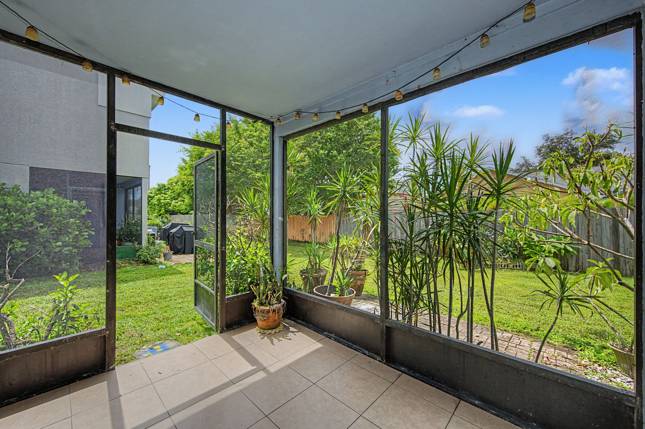 Lanai 1