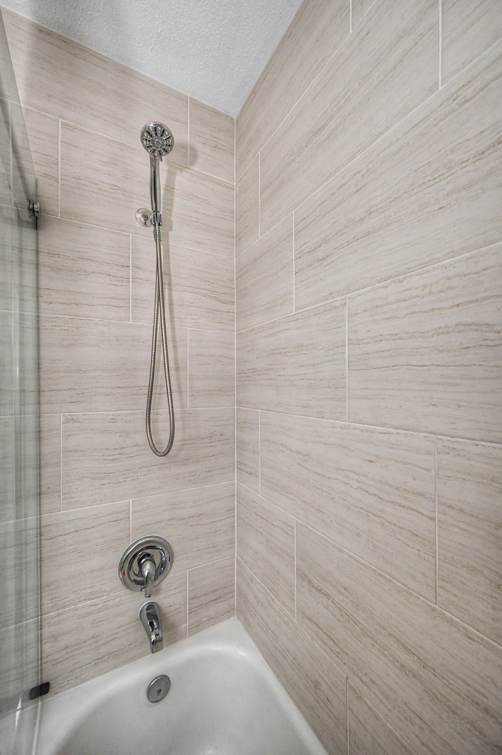 Upper Level Primary Bathroom 1b