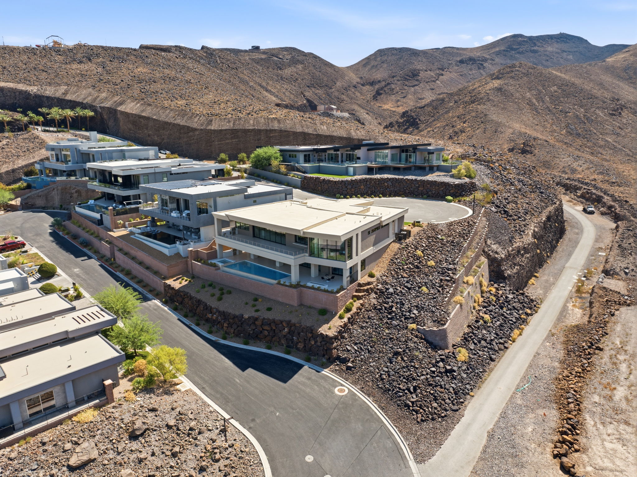  Photo 98