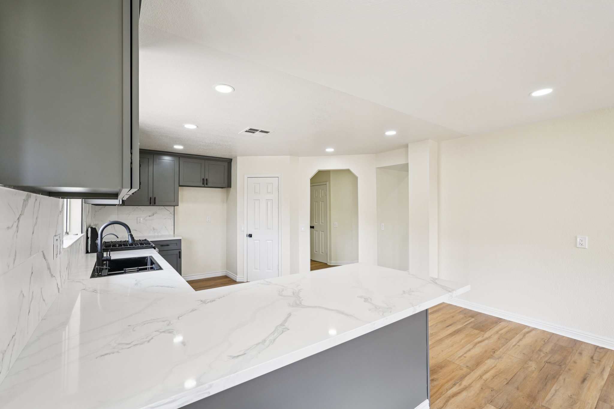 Sandy Ln-S1004-009.jpg