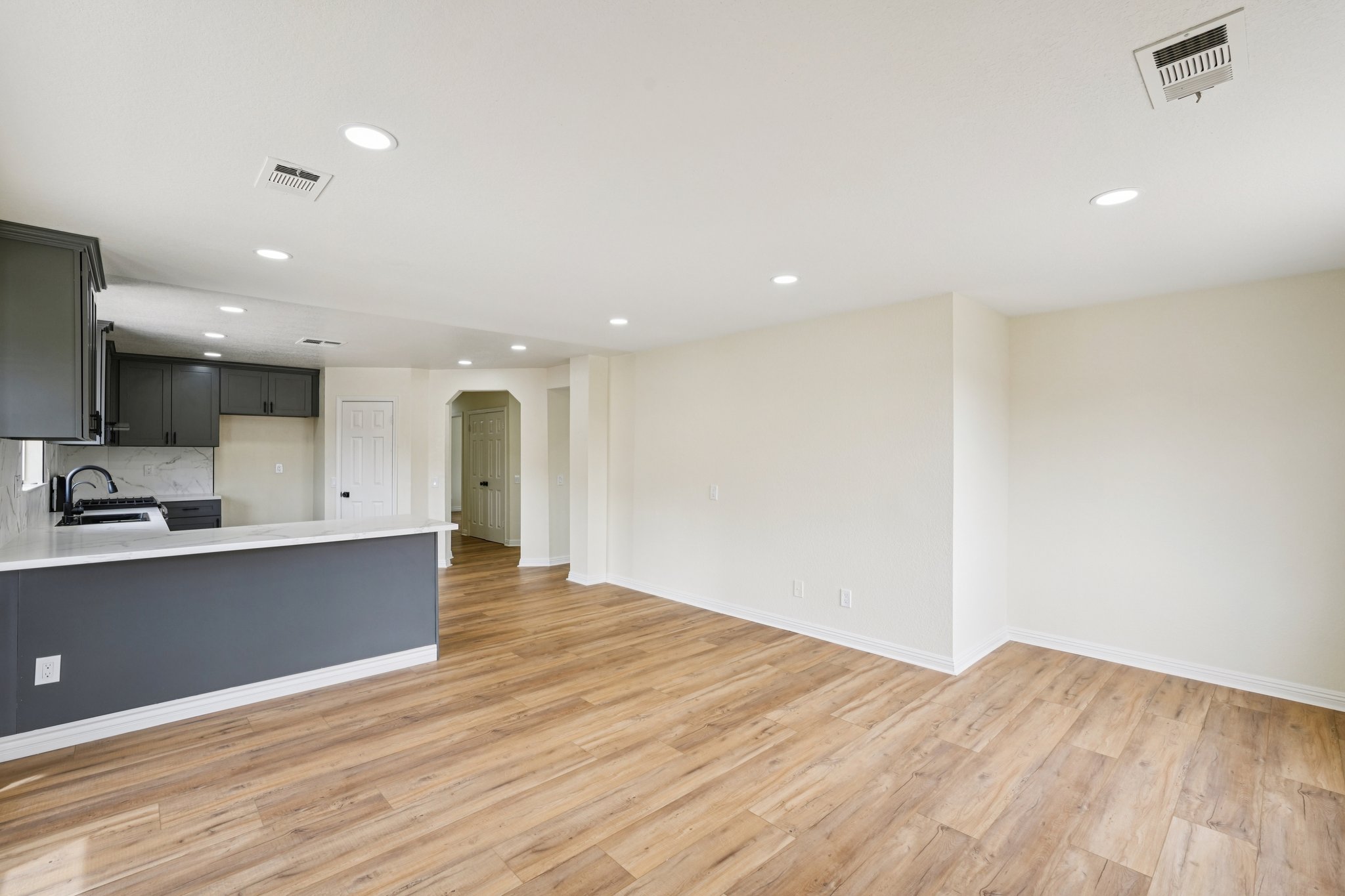 Sandy Ln-S1004-010.jpg