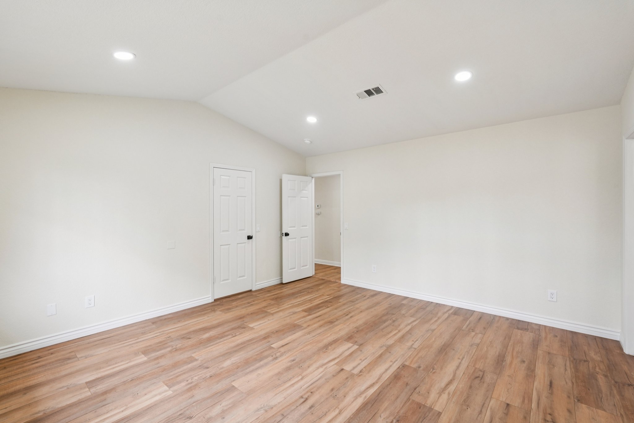 Sandy Ln-S1004-014.jpg