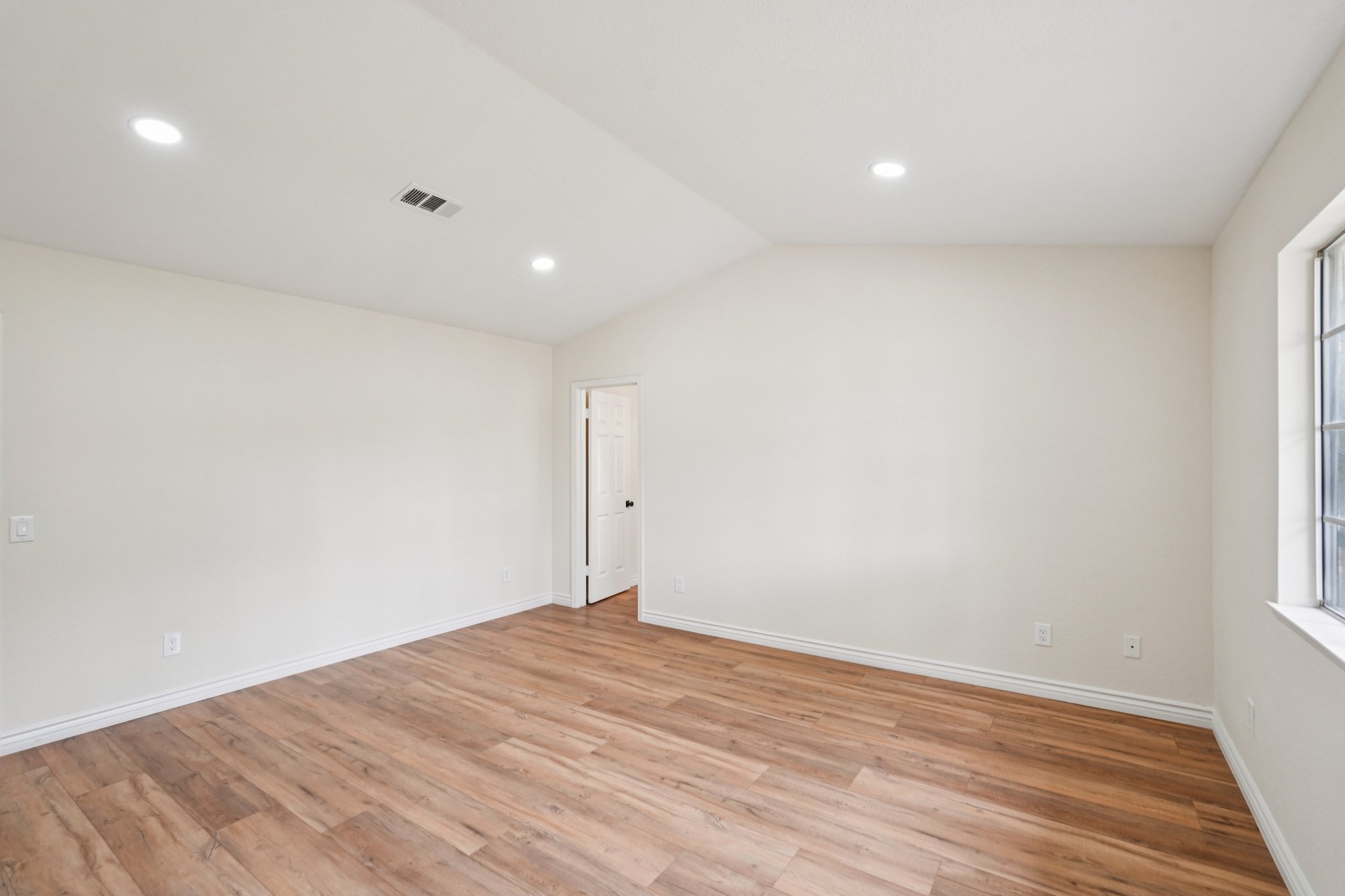 Sandy Ln-S1004-015.jpg