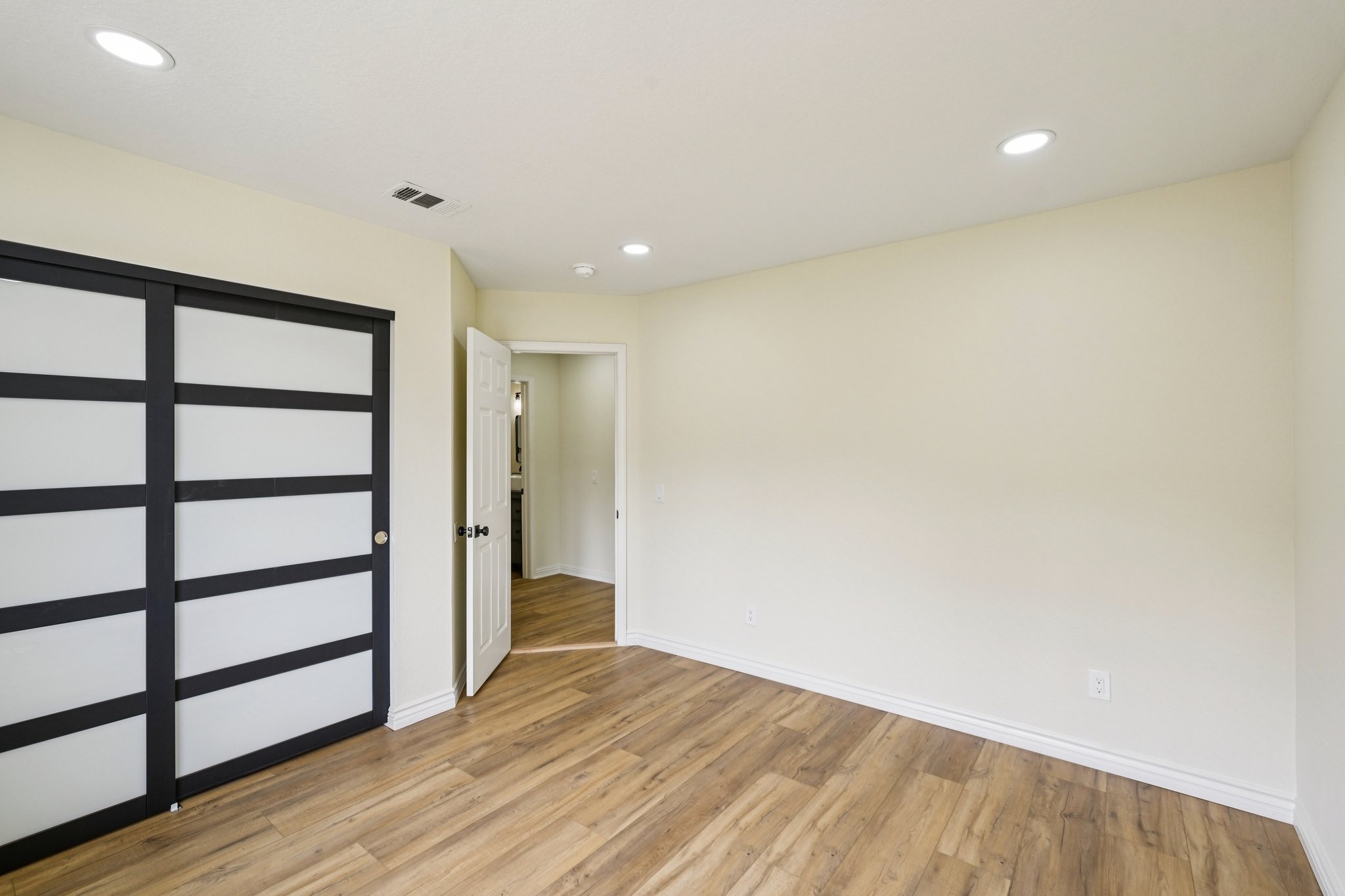 Sandy Ln-S1004-022.jpg