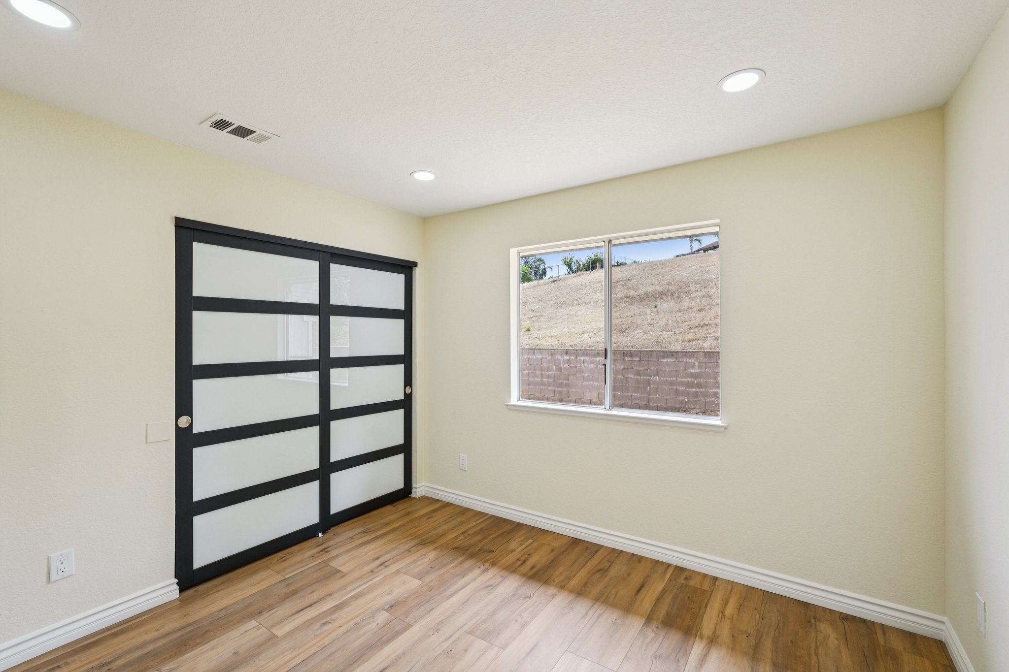 Sandy Ln-S1004-024.jpg