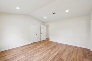 Sandy Ln-S1004-014.jpg