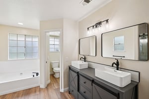 Sandy Ln-S1004-016.jpg