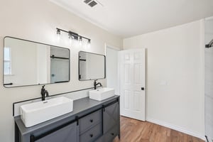 Sandy Ln-S1004-017.jpg