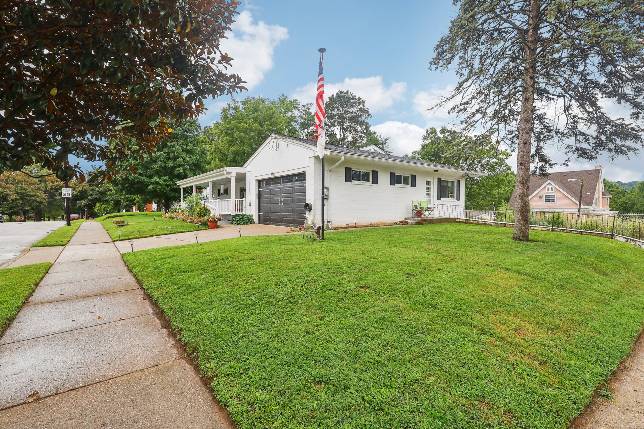 Parkland Ave-S0108-009.jpg