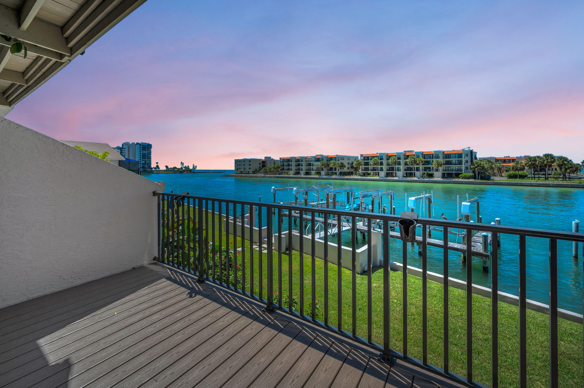 Living Room Balcony2