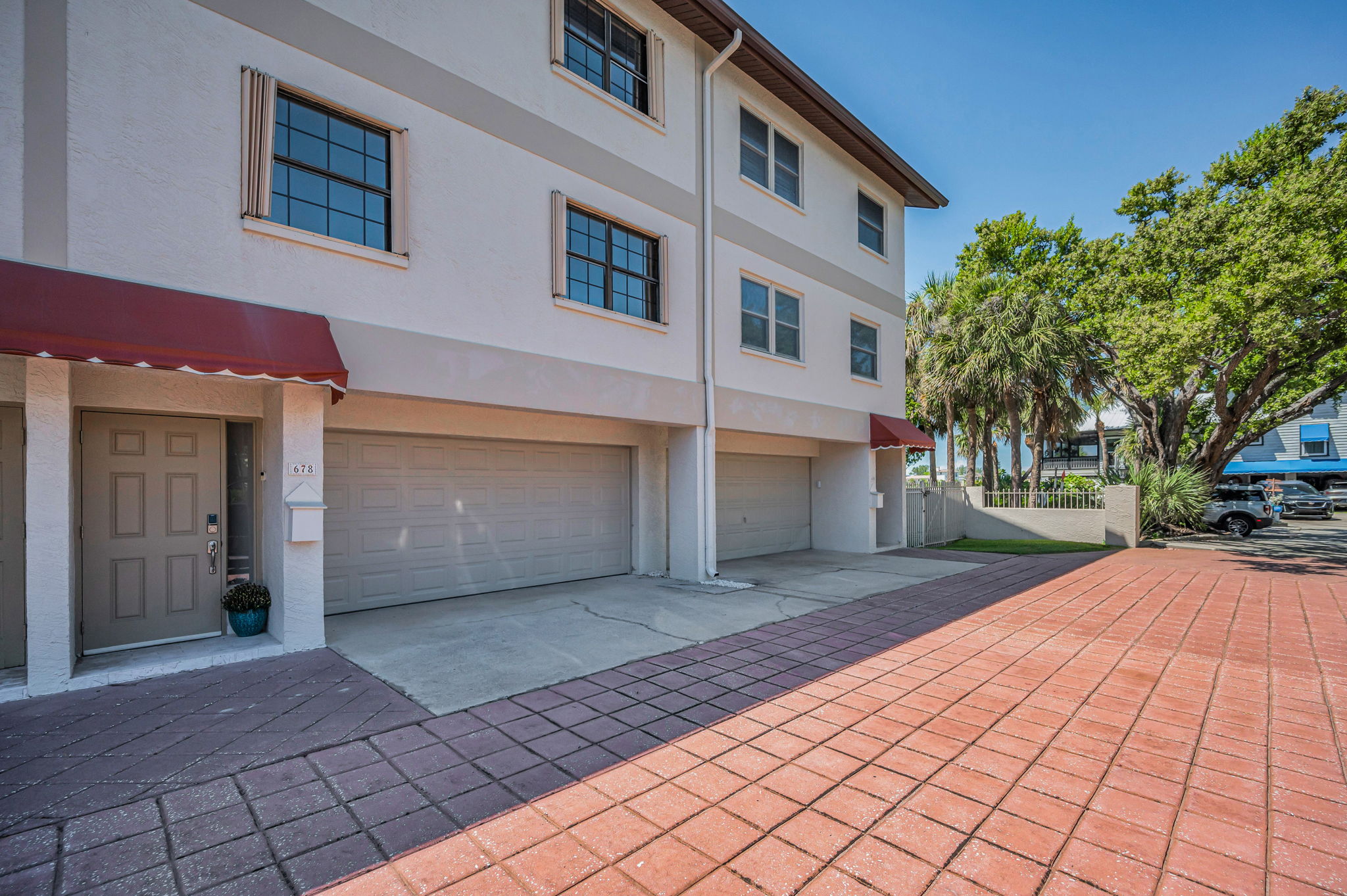 Front Exterior4
