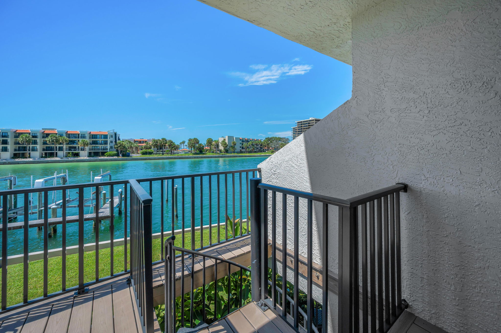 Living Room Balcony7
