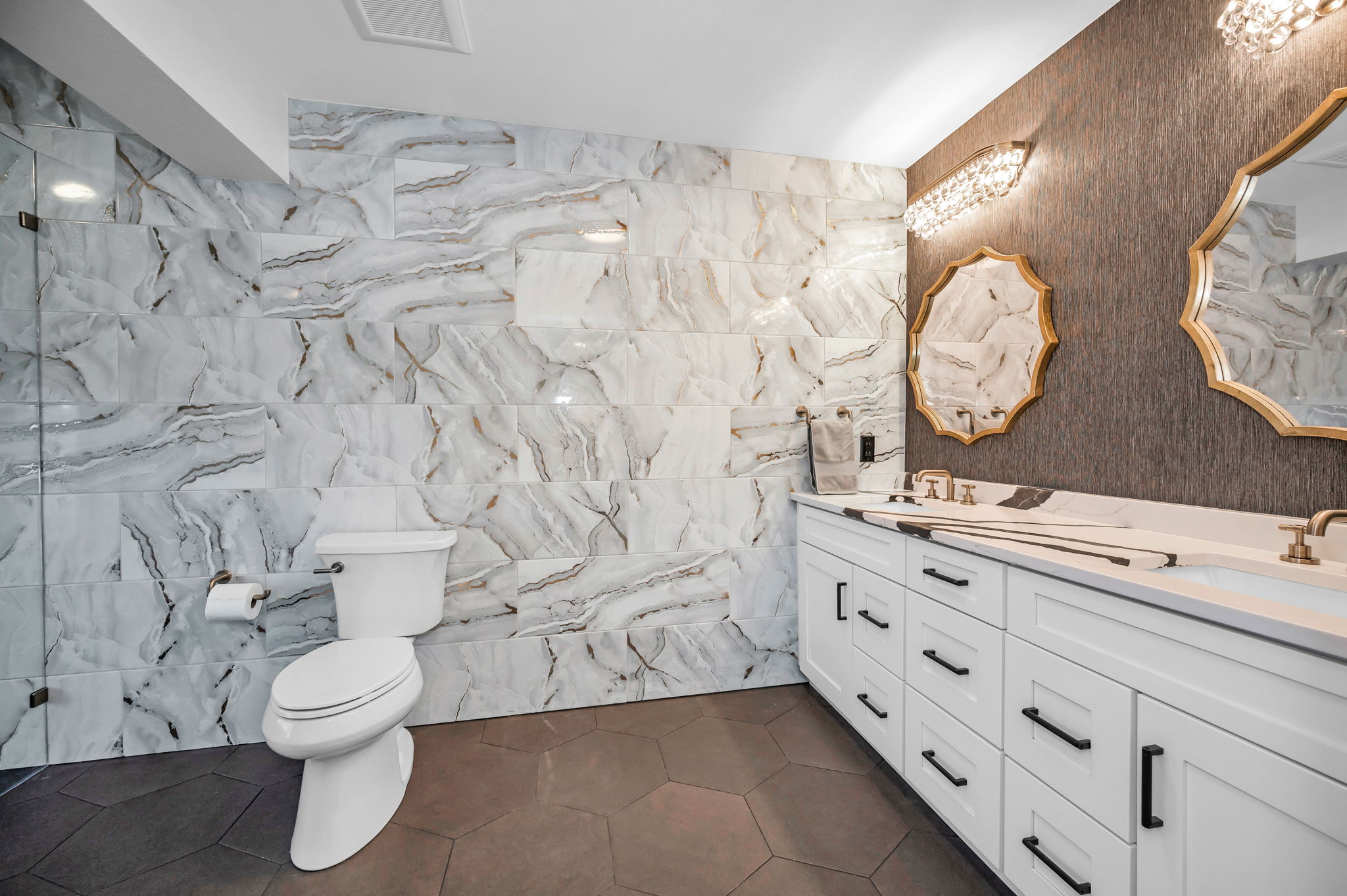 Upper Level Primary Bathroom1a