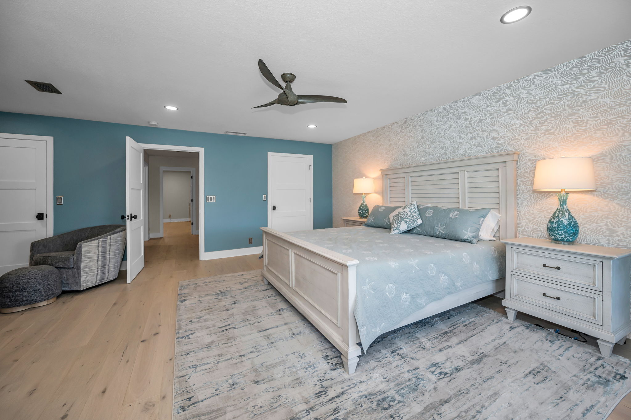 Upper Level Primary Bedroom1e
