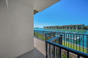 Living Room Balcony4