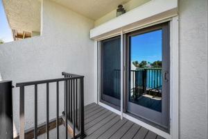 Living Room Balcony5