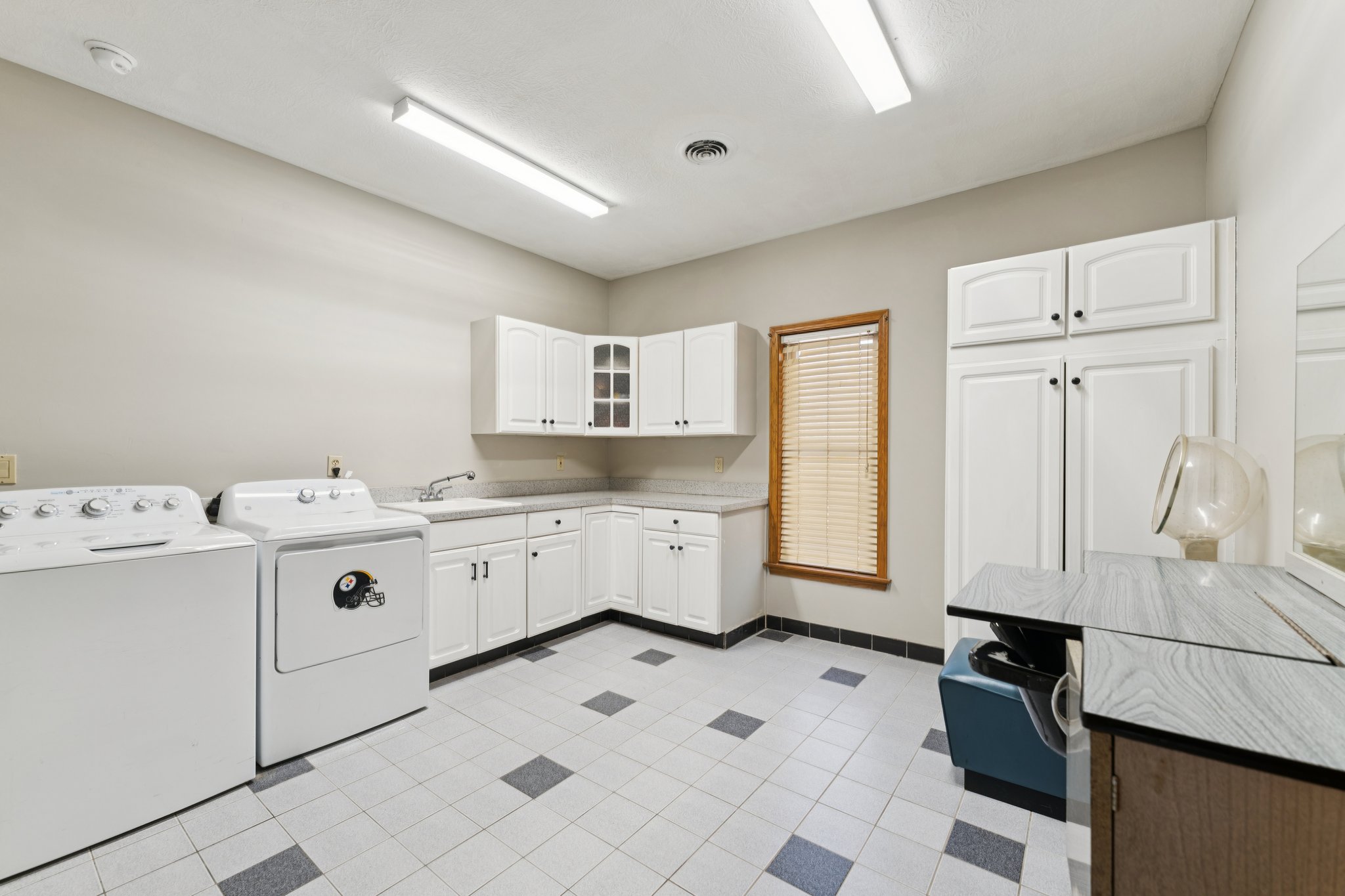 Wall Rd-L0804-033.jpg