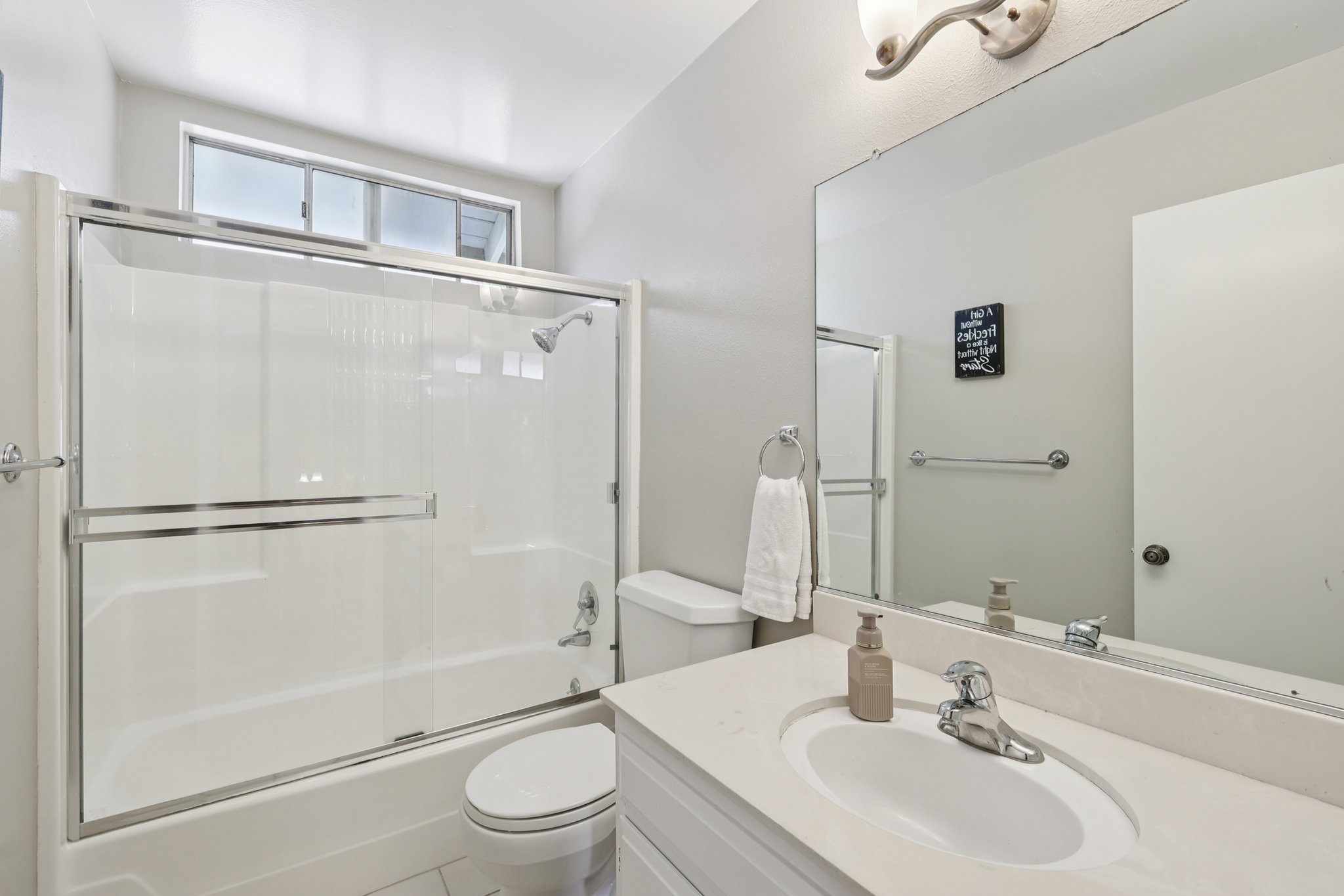 Edmonton Ave-S0511-036.jpg
