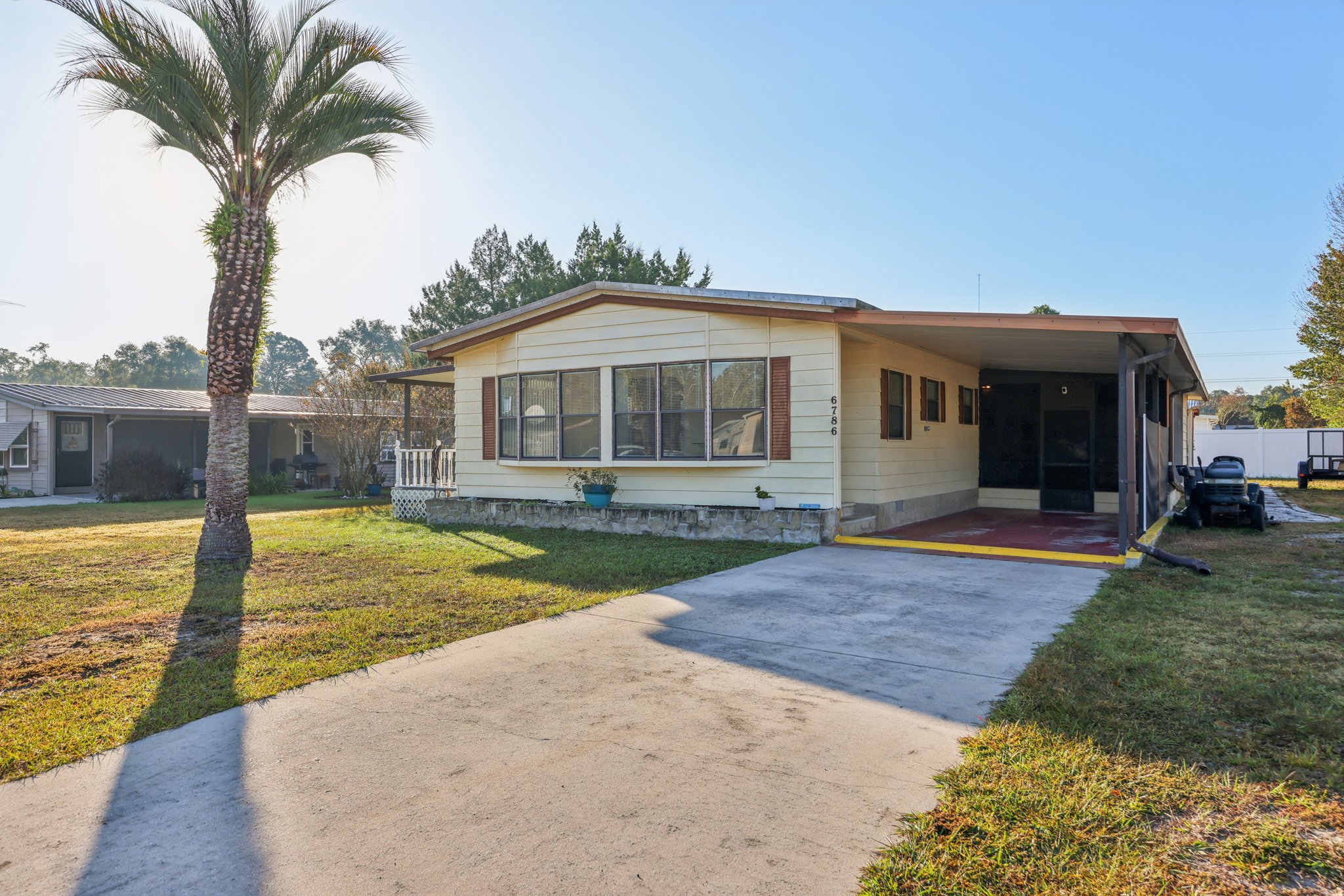 NE 5th Pl-S1511-003.jpg