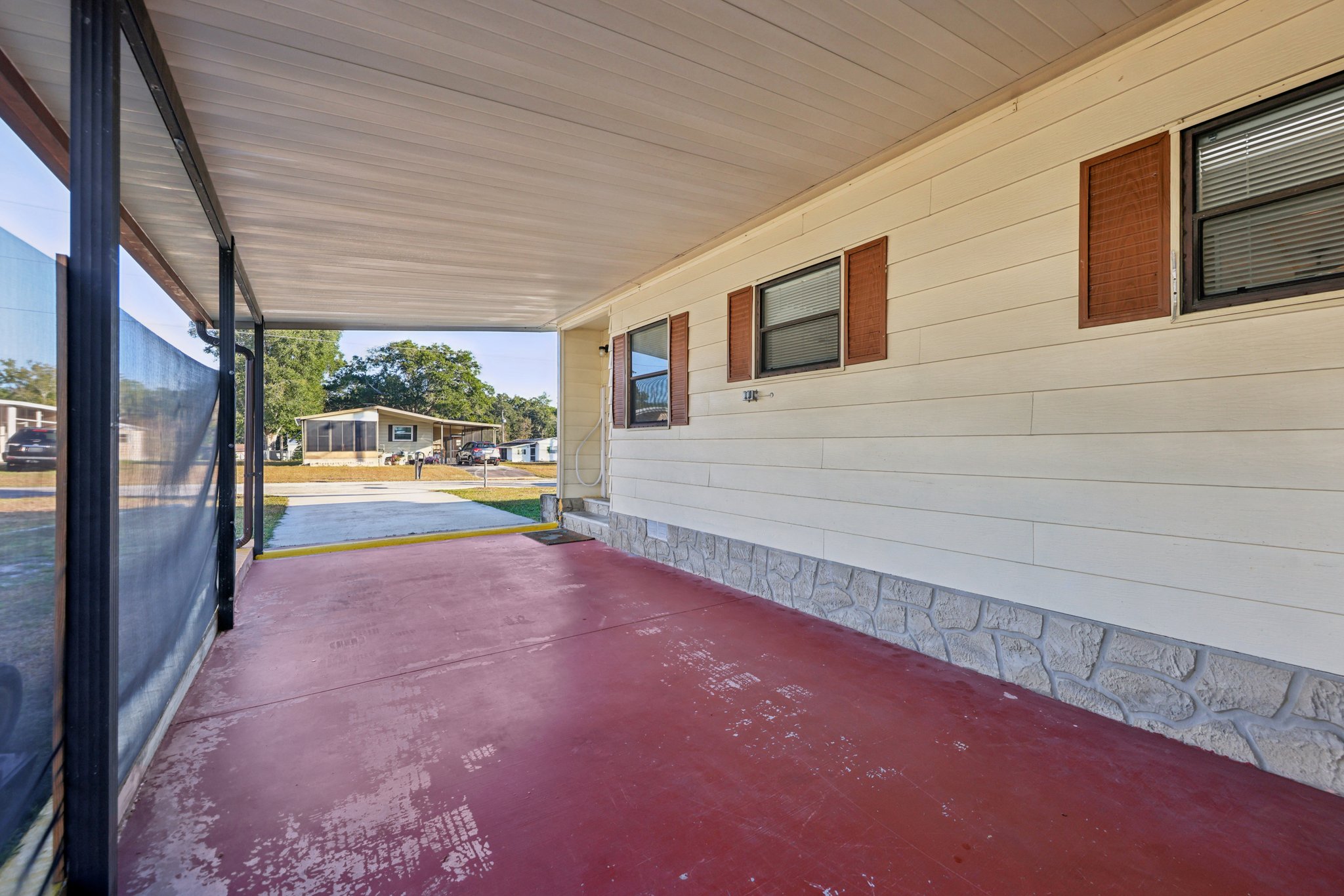 NE 5th Pl-S1511-004.jpg