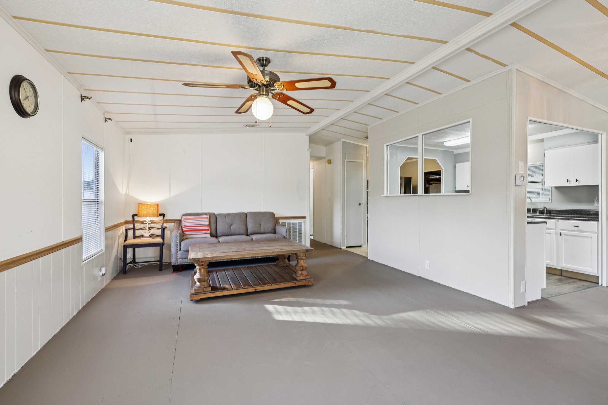 NE 5th Pl-S1511-006.jpg