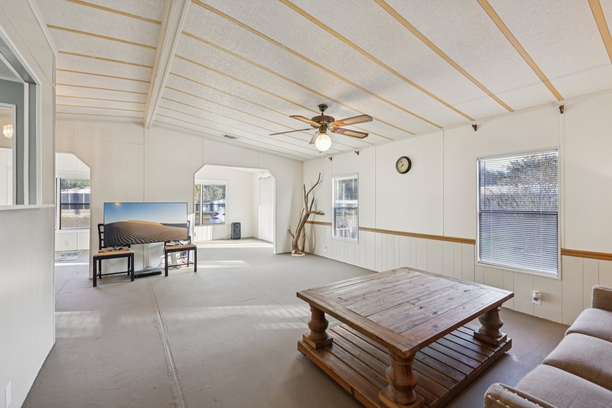 NE 5th Pl-S1511-008.jpg