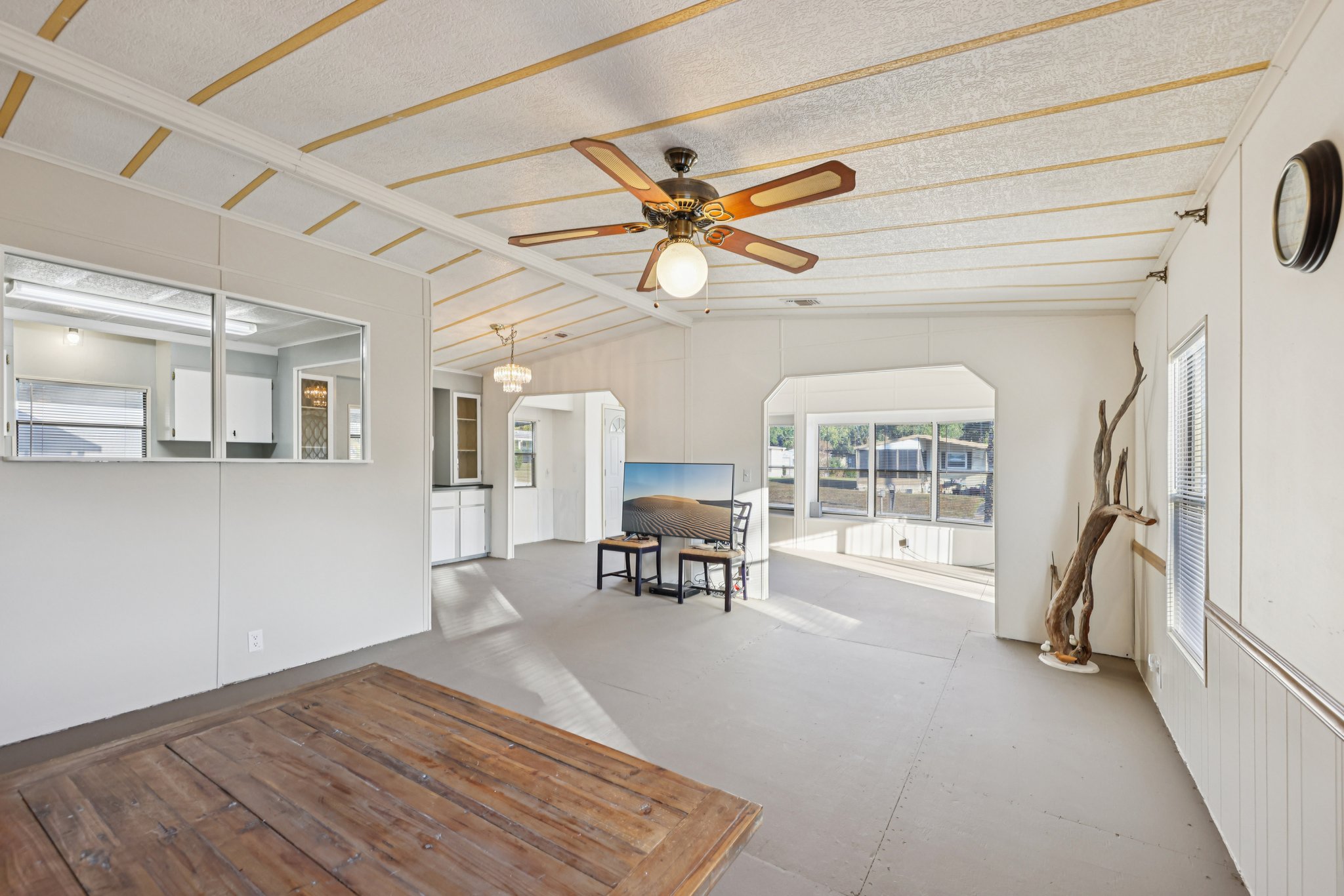 NE 5th Pl-S1511-009.jpg