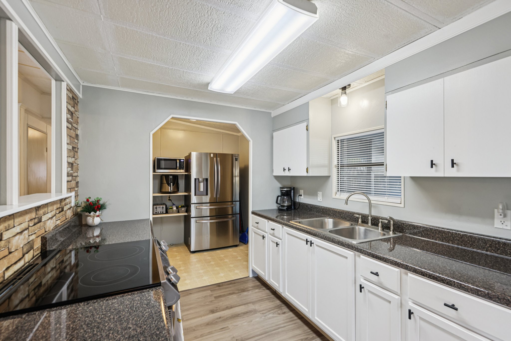 NE 5th Pl-S1511-011.jpg