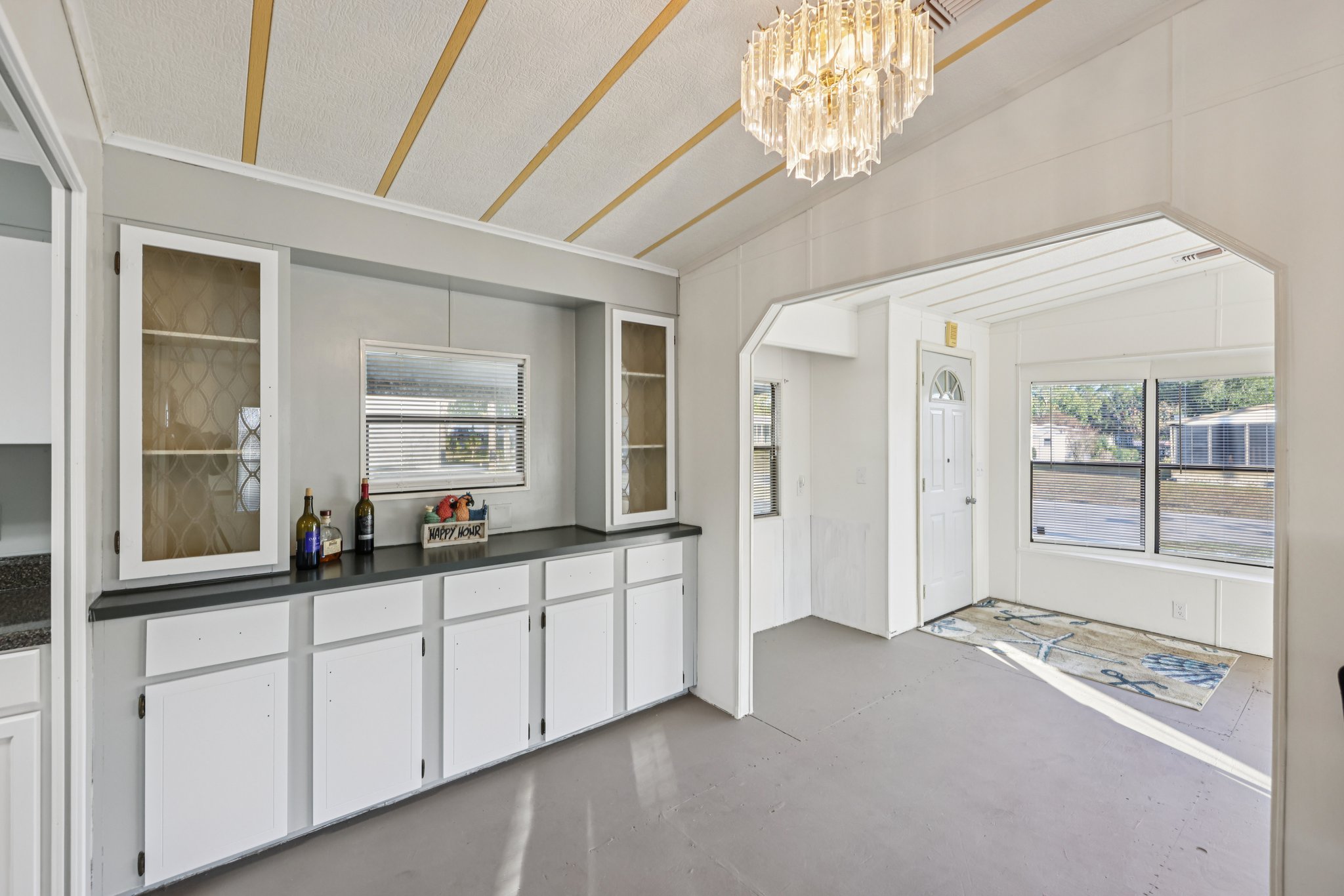 NE 5th Pl-S1511-015.jpg