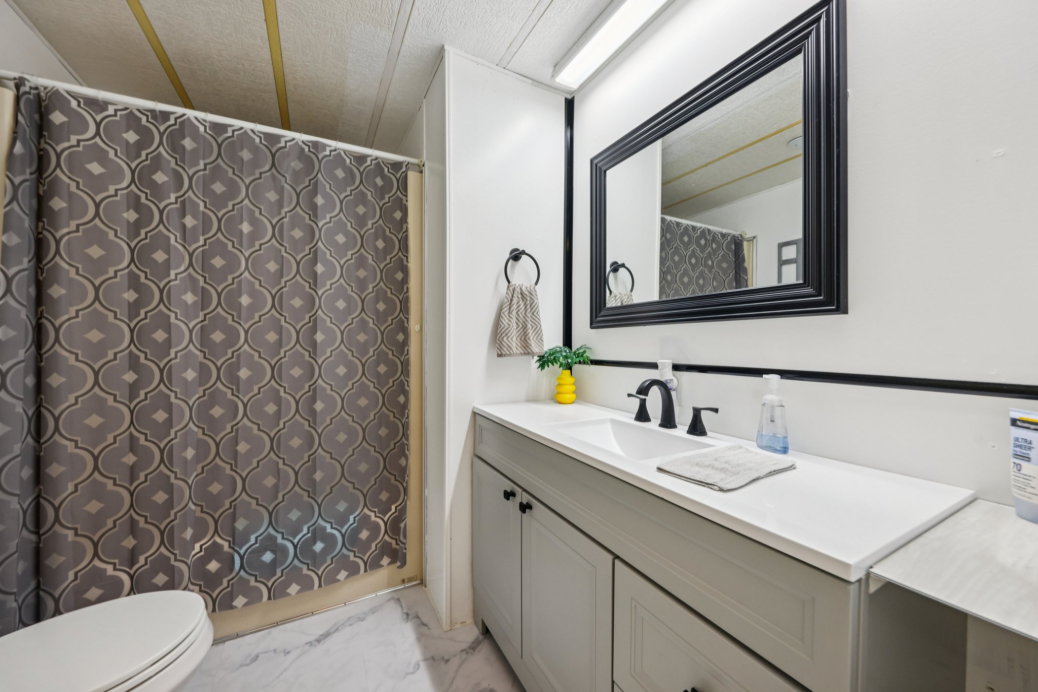 NE 5th Pl-S1511-019.jpg