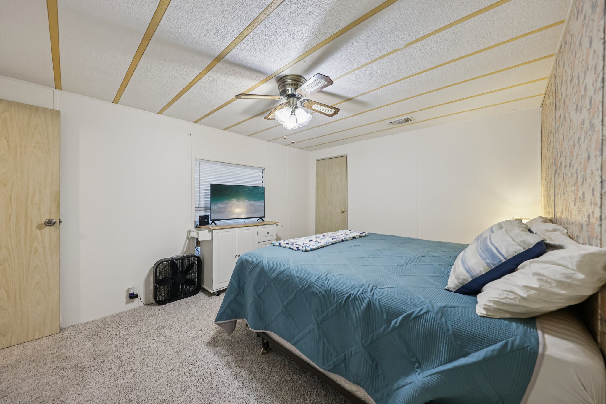 NE 5th Pl-S1511-020.jpg