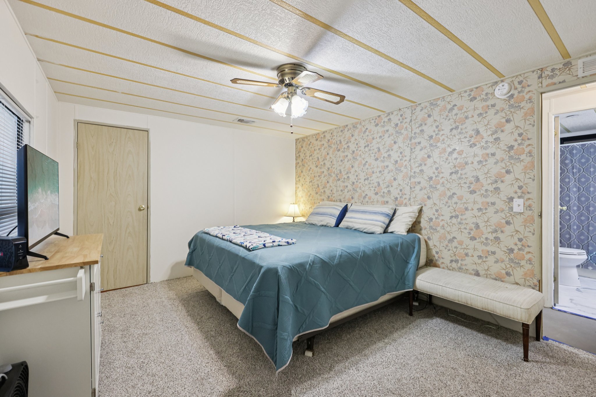 NE 5th Pl-S1511-021.jpg