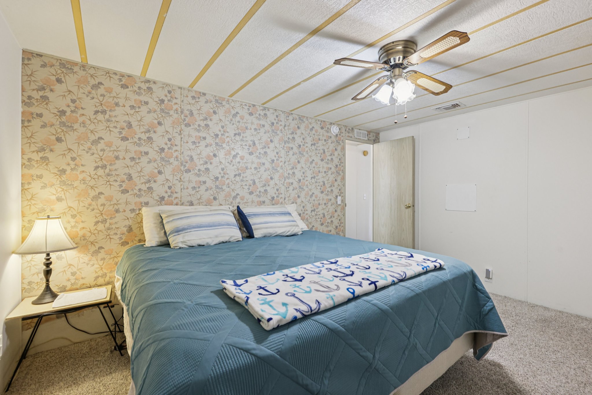 NE 5th Pl-S1511-022.jpg