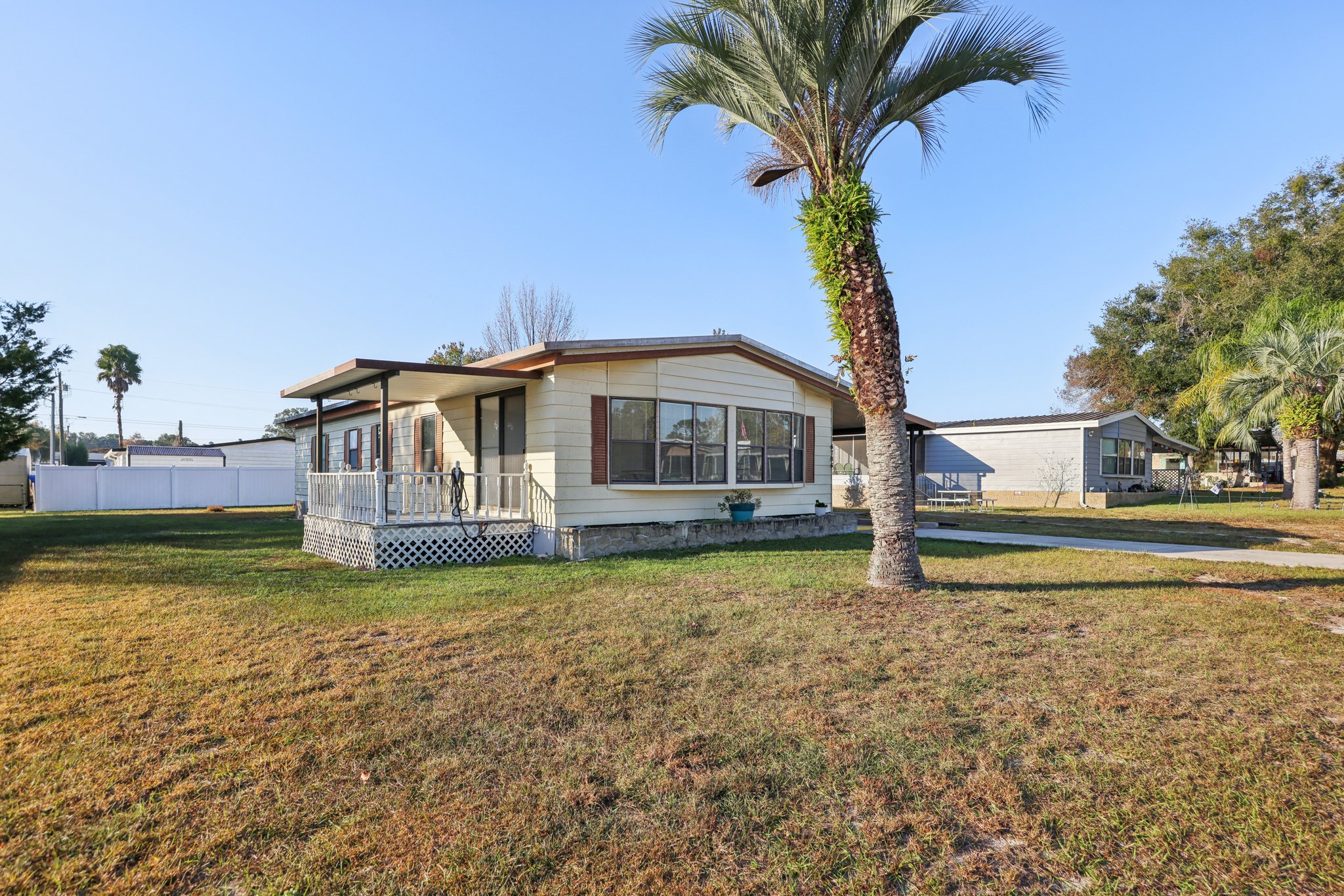 NE 5th Pl-S1511-033.jpg