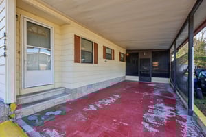 NE 5th Pl-S1511-005.jpg