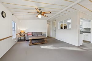 NE 5th Pl-S1511-006.jpg