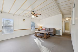 NE 5th Pl-S1511-007.jpg