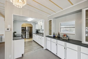 NE 5th Pl-S1511-010.jpg