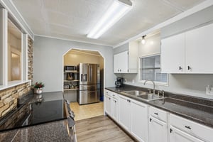 NE 5th Pl-S1511-011.jpg