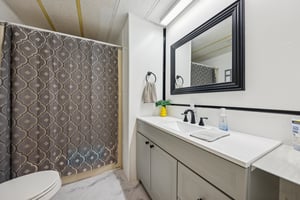 NE 5th Pl-S1511-019.jpg