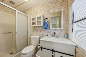 NE 5th Pl-S1511-024.jpg