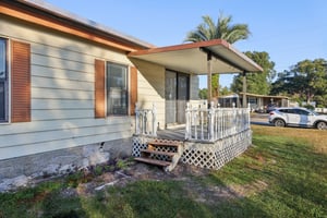 NE 5th Pl-S1511-031.jpg