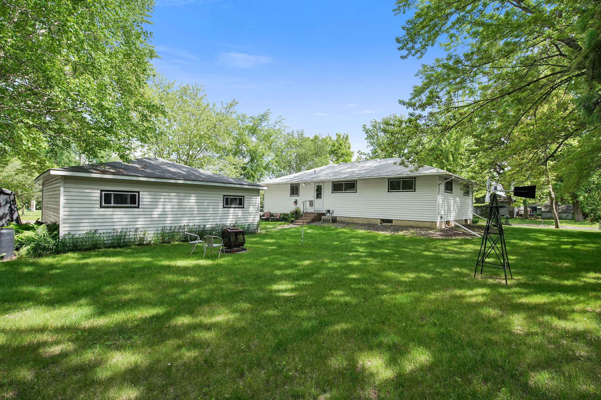 6788 Cedar St, North Branch, MN 55056 Mint Real Estate Photography