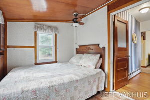  Photo 44