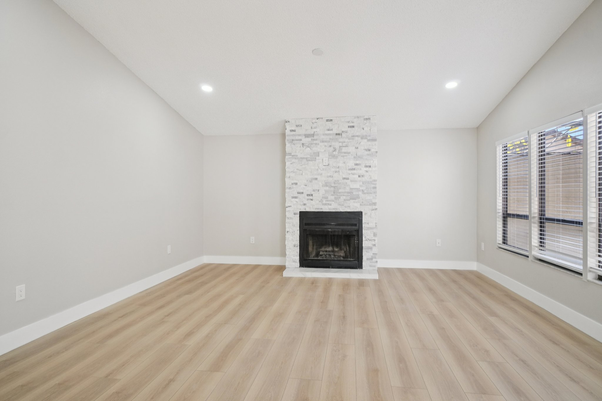 Bonnie Blvd-S1712-010.jpg